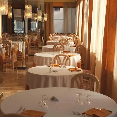 Hotel Corona 3*