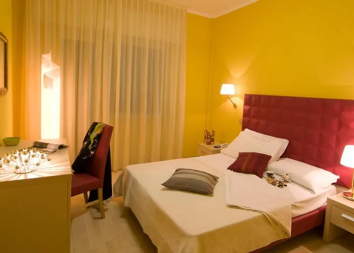 Hotel Corona מלון מילאנו מריטימה