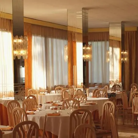 호텔 Hotel Corona 3*