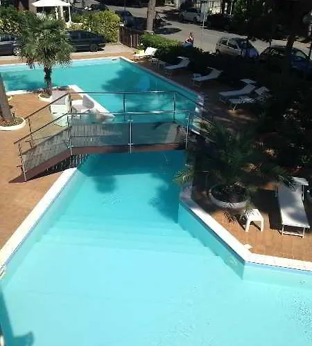Hotel Corona Ξενοδοχείο 3*